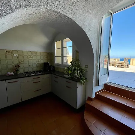 Maison Traditionnelle Corse Sur La Algajola (Corsica)