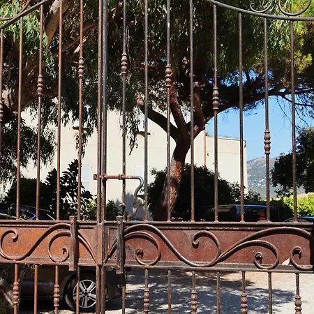 Maison Traditionnelle Corse Sur La Algajola (Corsica)